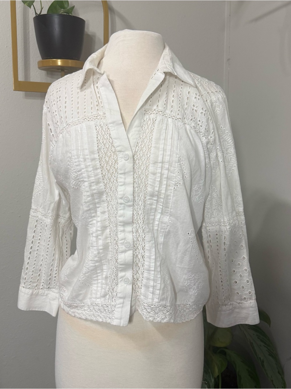 Zara Women’s White Eyelet Embroidered Button Front Blouse Size L Boho